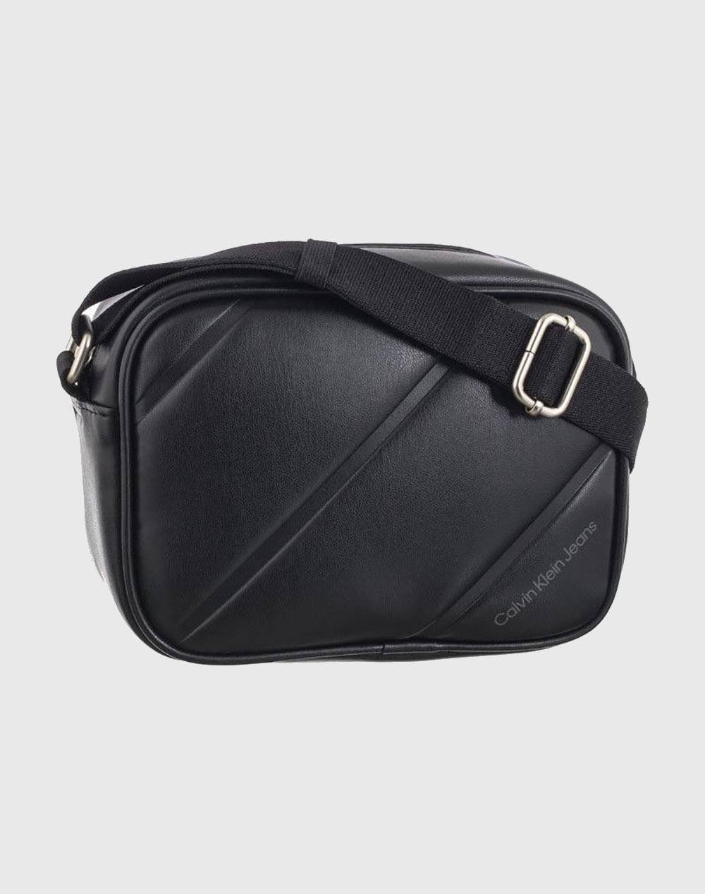 CALVIN KLEIN QUILTED CAMERABAG18 (Dimensiuni: 19 x 12 x 8 cm.)