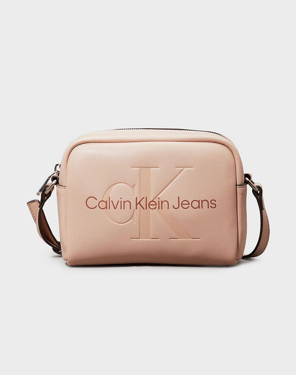 CALVIN KLEIN SCULPTED CAMERA BAG18 MONO (Dimensiuni: 13 x 18 x 7 cm.)