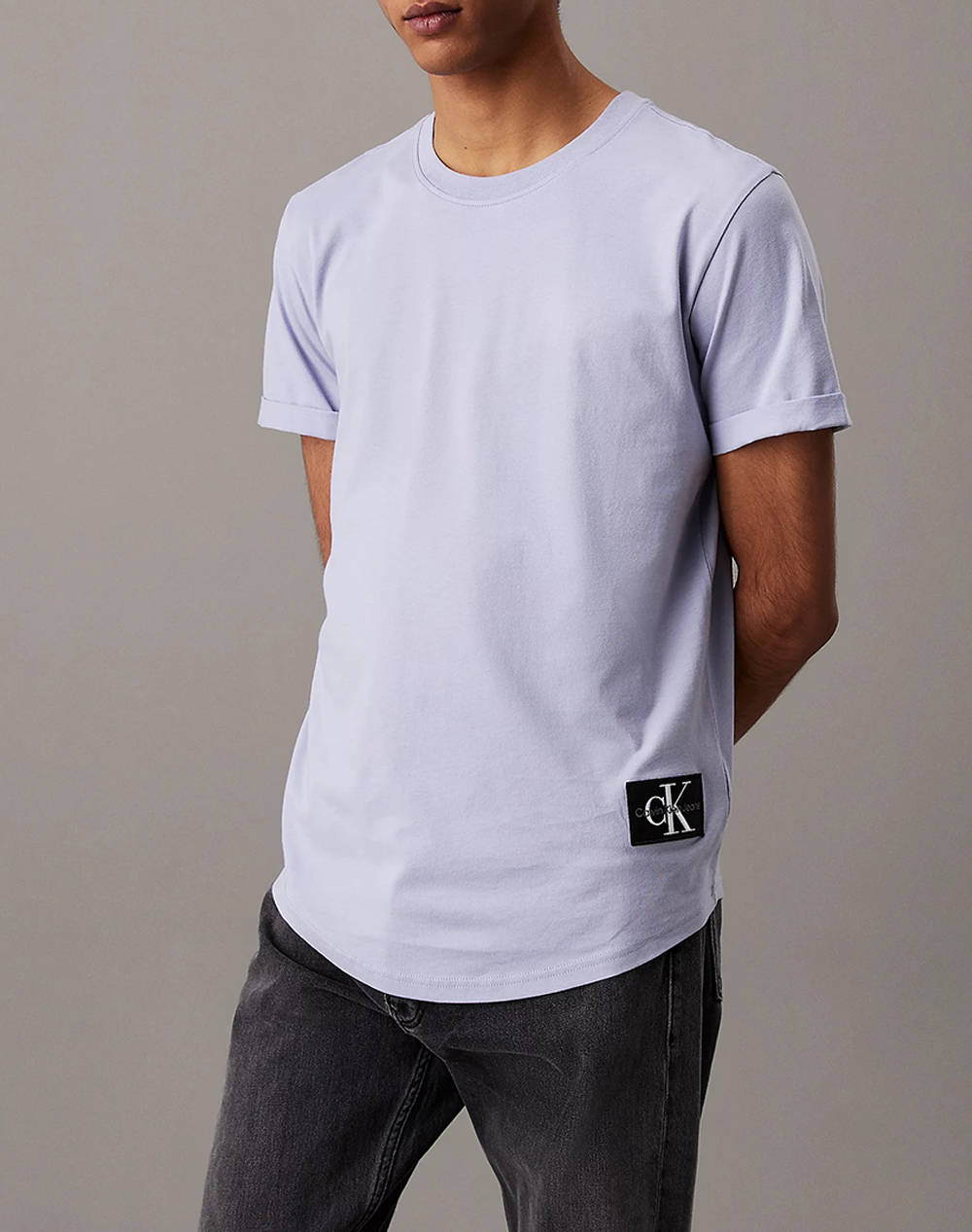 CALVIN KLEIN BADGE ROUND HEM TEE