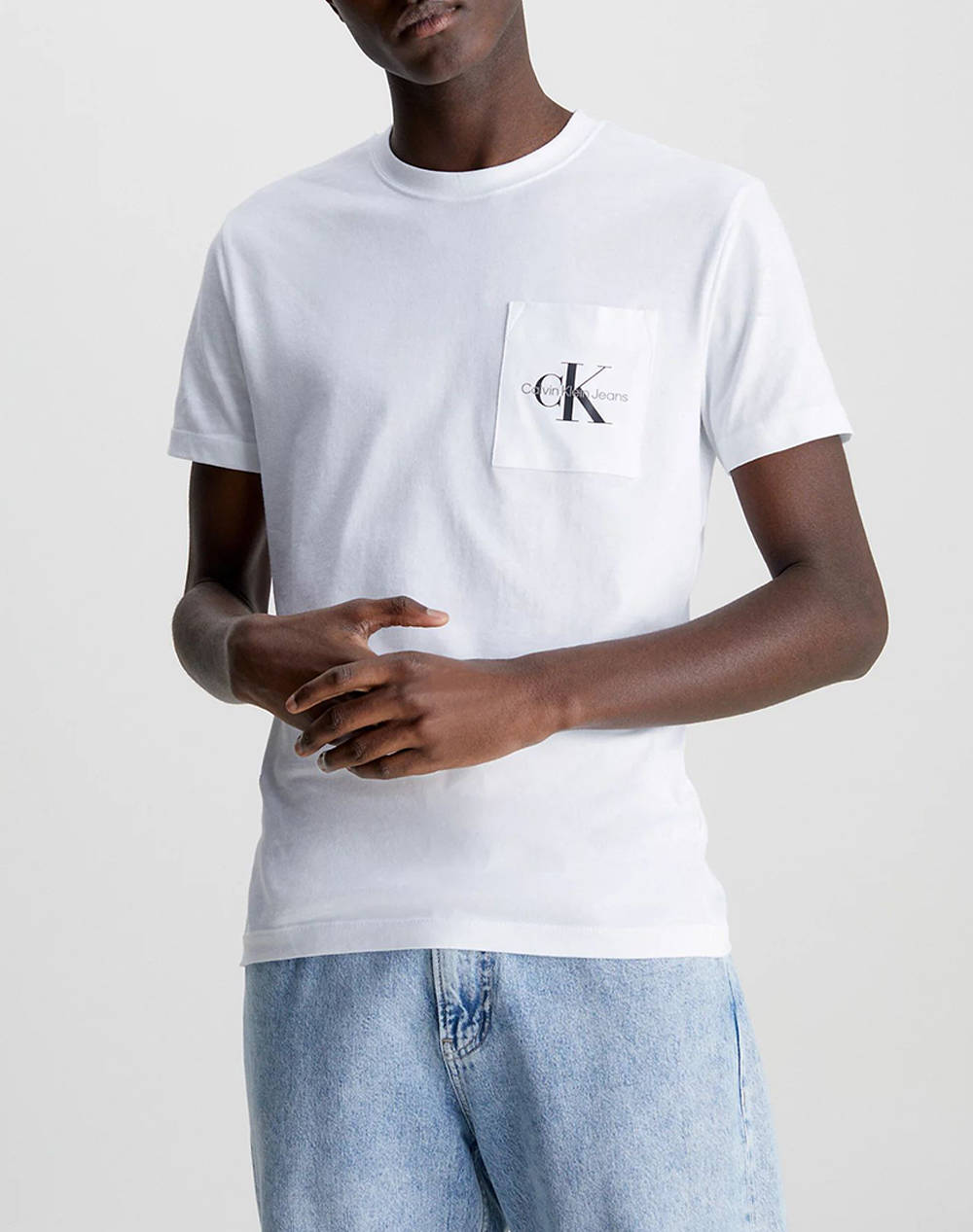 CALVIN KLEIN CORE MONOGRAM POCKET SLIM TEE