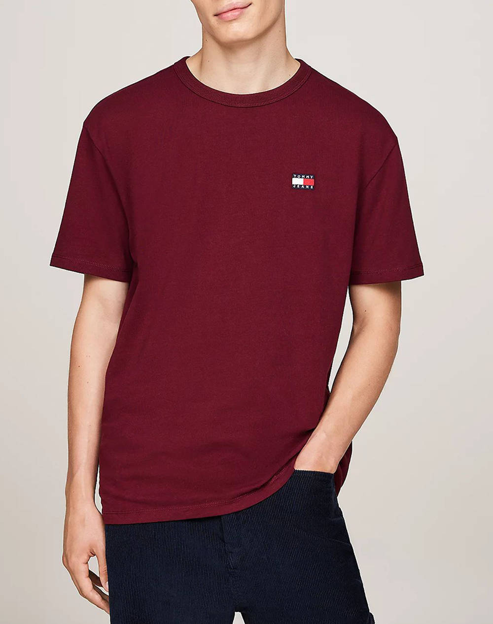 TOMMY JEANS TJM REG BADGE TEE EXT