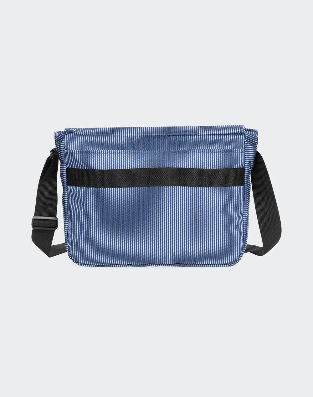 EASTPAK Delegate + Base EP (Dimensiuni: 38.5 x 30 x 11 cm.)