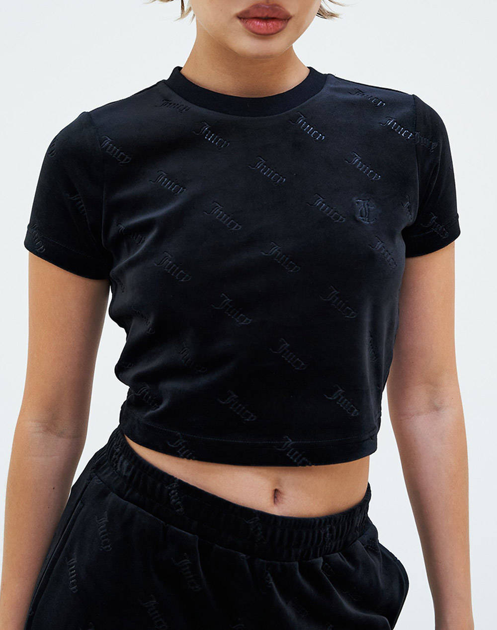 JUICY COUTURE KAILEY VELOUR AOP DEBOSSED CROP FITTED TEE