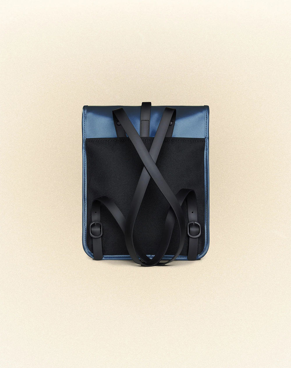 RAINS Backpack Micro W3 (Dimensiuni: 33 x 27.5 x 7.5 cm.)