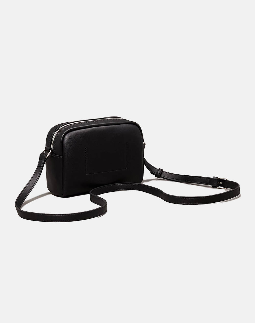 CALVIN KLEIN SCULPTED CAMERA BAG18 MONO (Dimensiuni: 13 x 18 x 7 cm.)