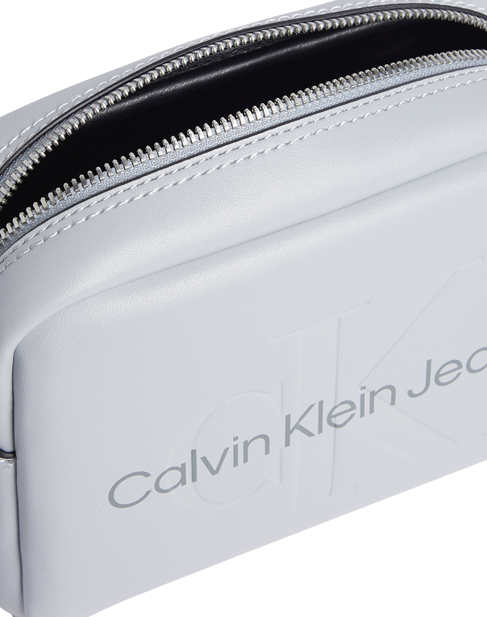 CALVIN KLEIN SCULPTED CAMERA BAG18 MONO (Dimensiuni: 13 x 18 x 7 cm.)