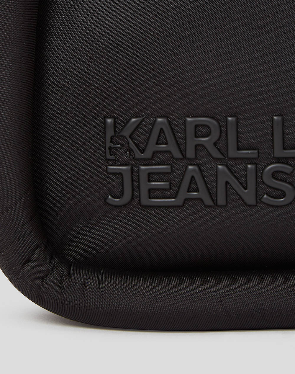 KARL LAGERFELD PUFFY CAMERA BAG ( Dimensiuni: 22 x 14.5 x 5 cm)