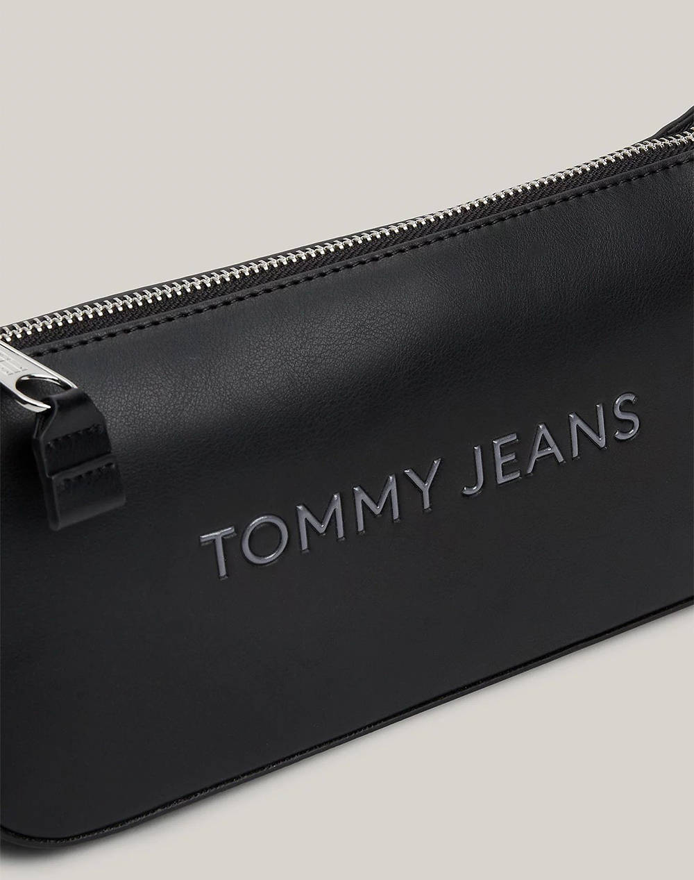 TOMMY JEANS TJW ESS MUST SHOULDER BAG ( Dimensiuni: 25 x 12 x 5.5 cm)