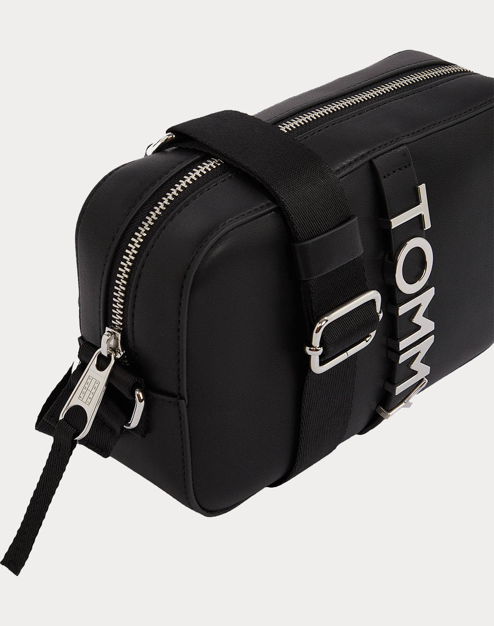 TOMMY JEANS TJW CITY BOLD CAMERA BAG (Dimensiuni: 22.5 x 6.5 x 15cm)