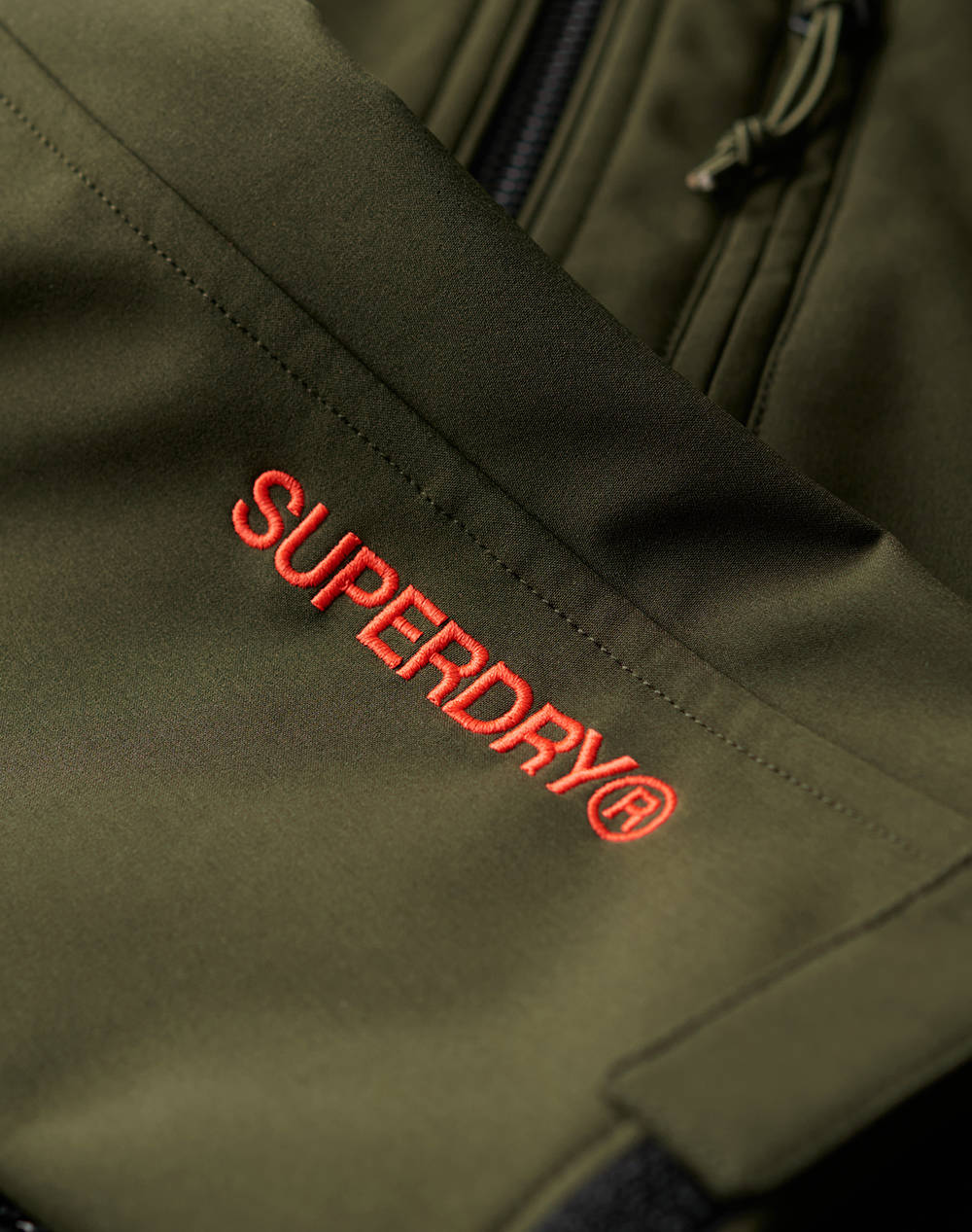 SUPERDRY D2 SDCD HOODED SOFT SHELL TREKKER JKT GEACA DE BARBATI