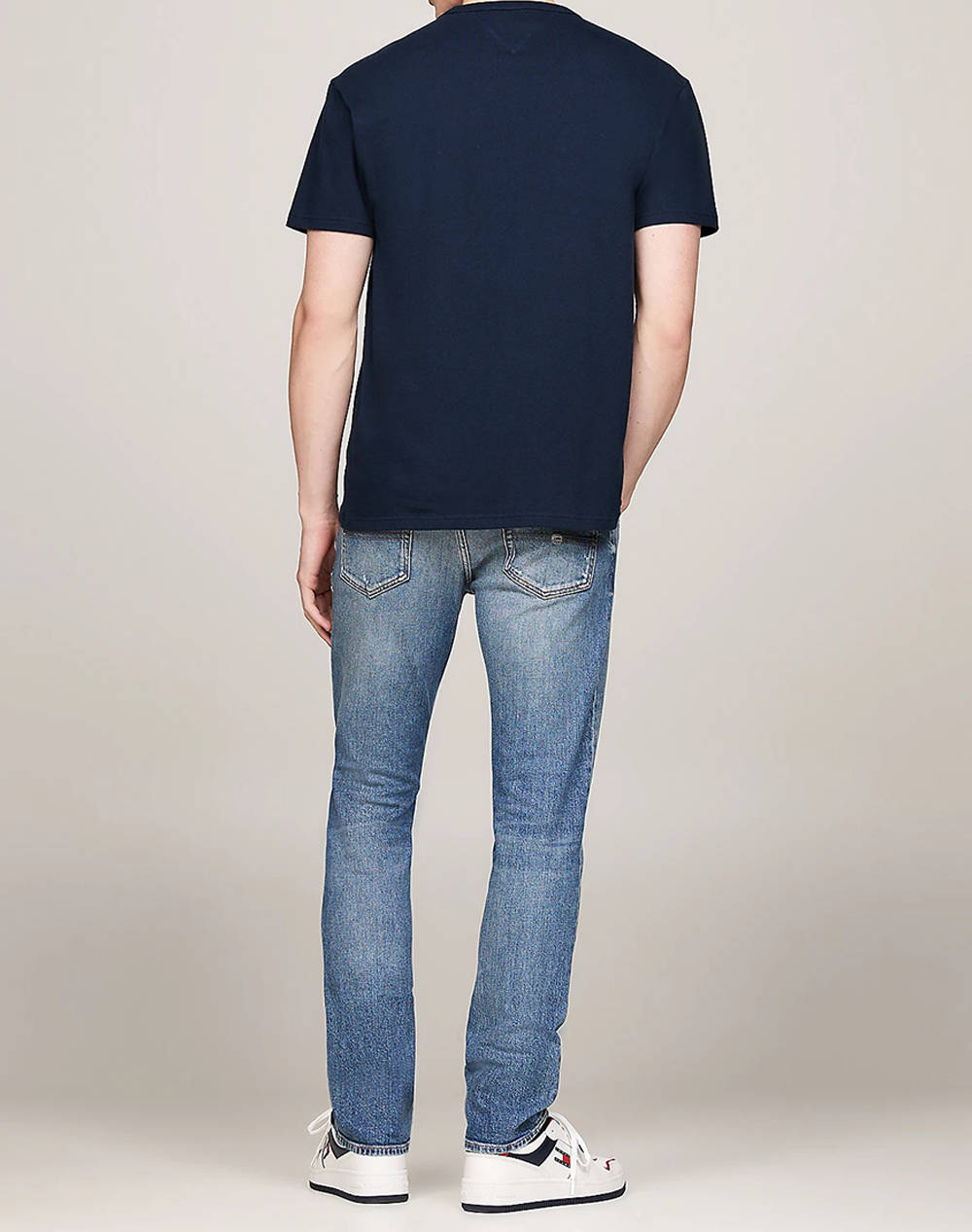 TOMMY JEANS TJM REG TJ GOLD CREST TEE