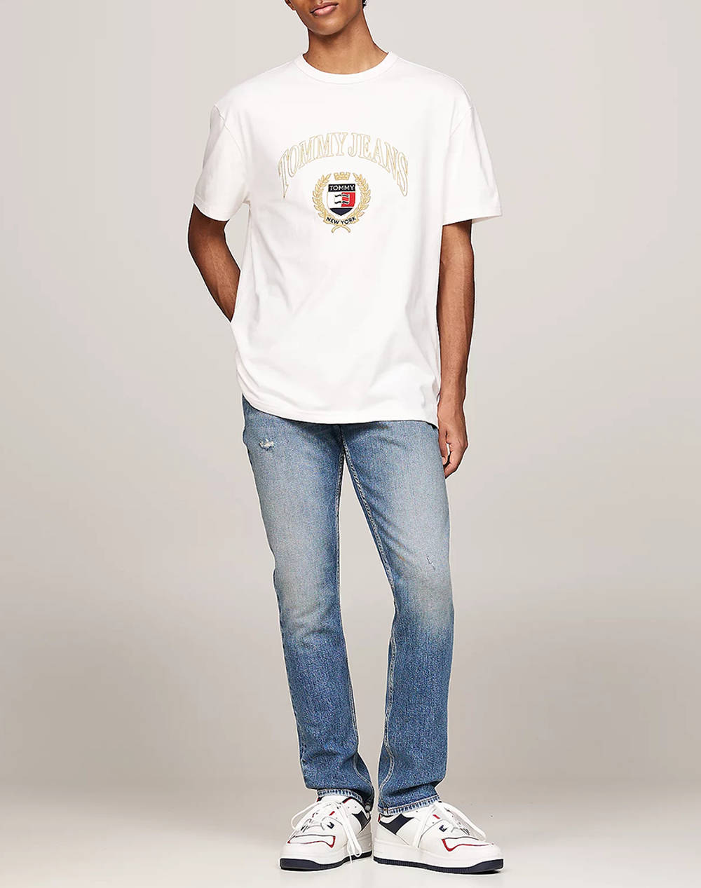 TOMMY JEANS TJM REG TJ GOLD CREST TEE