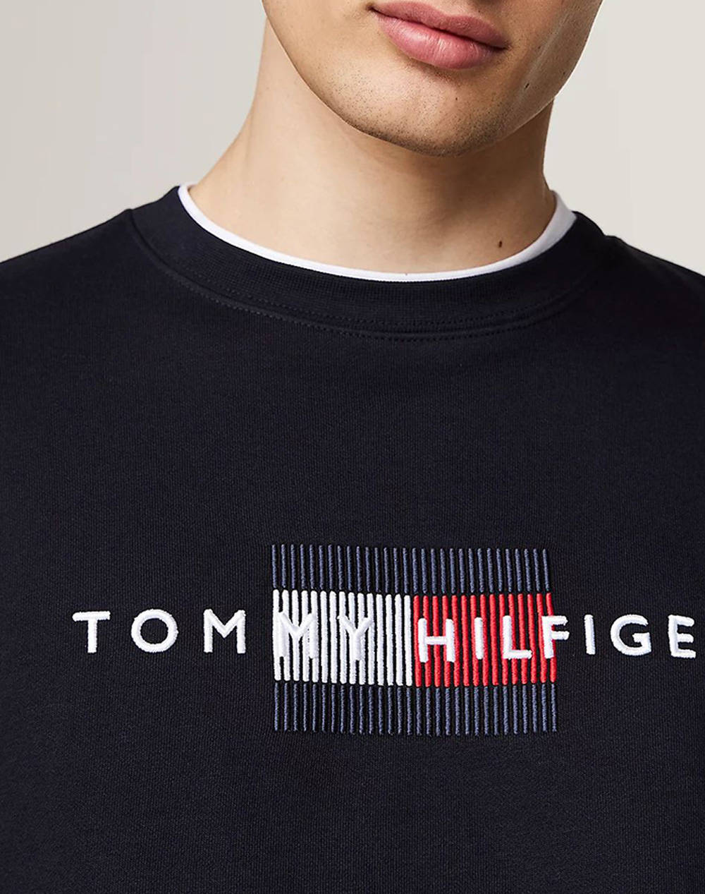 TOMMY HILFIGER HILFIGER FLAG EMBRO SWEATSHIRT