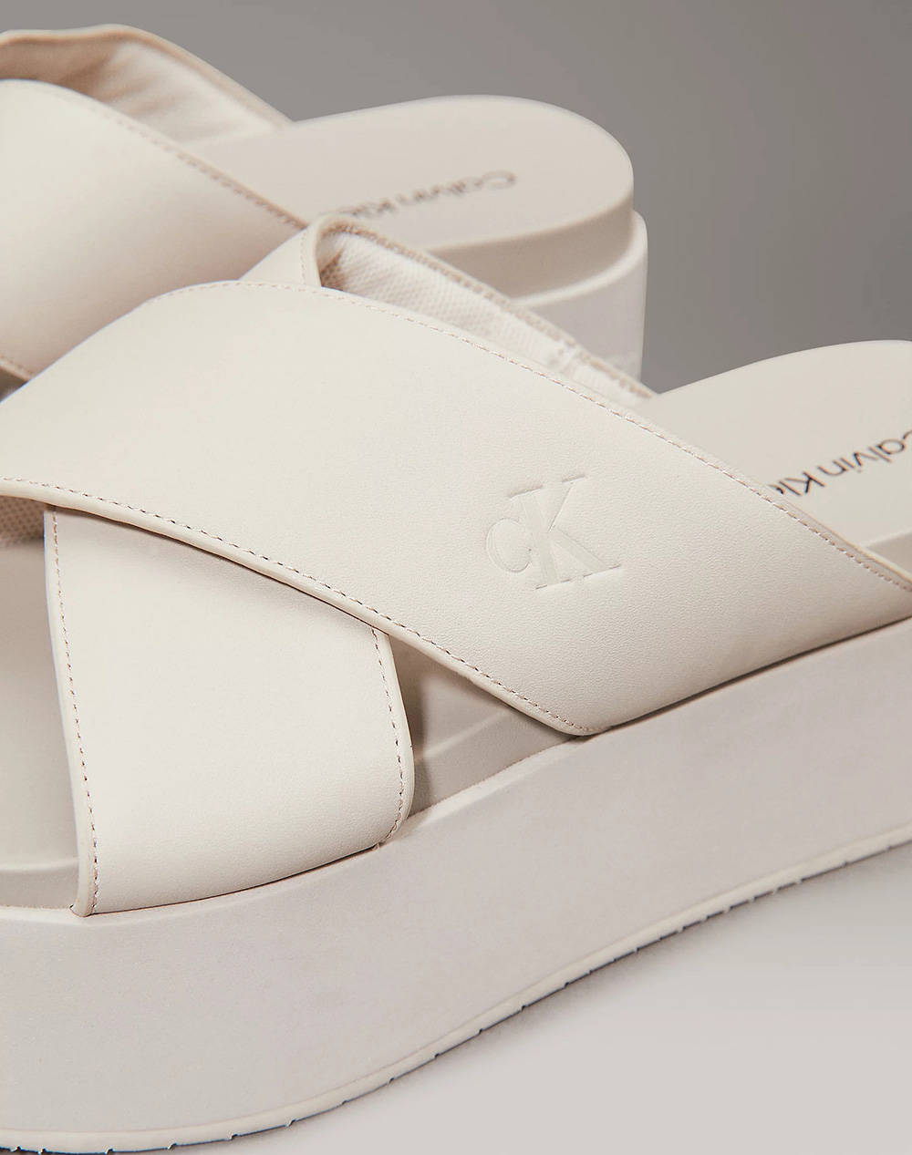 CALVIN KLEIN FLATFORM CROSS MG UC