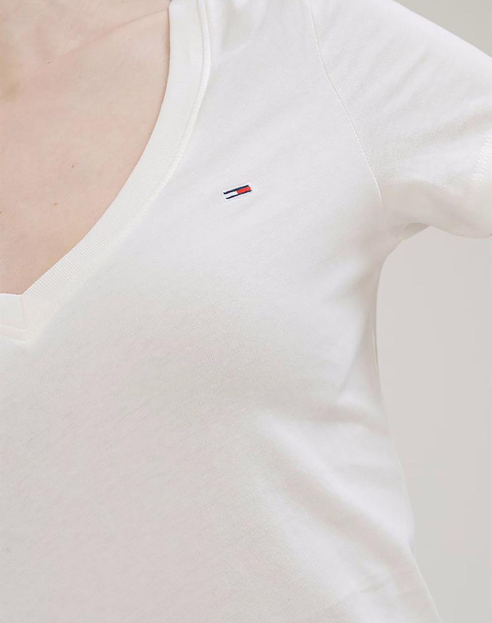 TOMMY JEANS TJW V-NECK TEE