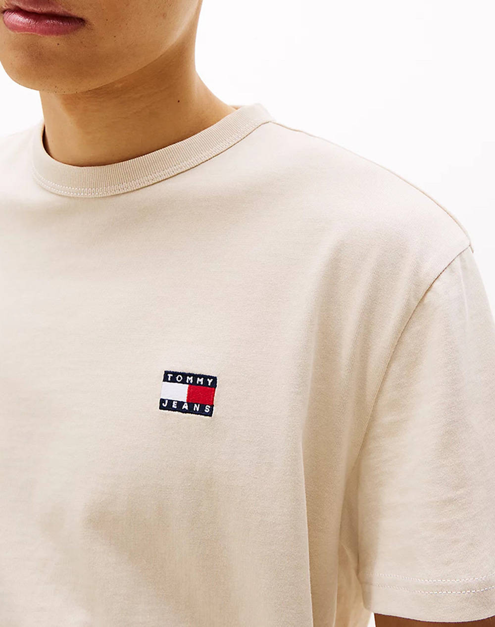 TOMMY JEANS TJM REG BADGE TEE EXT