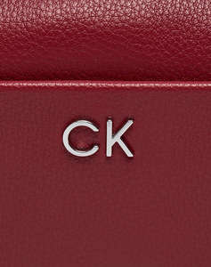 CALVIN KLEIN CK DAILY CAMERA BAG PEBBLE (Dimensiuni: 18 x 12 x 7.5 cm.)