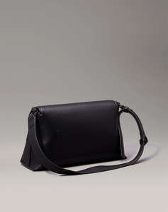 CALVIN KLEIN CK DAILY SHOULDER BAG PEBBLE (Dimensiuni: 28 x 15 x 8 cm.)