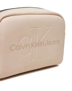 CALVIN KLEIN SCULPTED CAMERA BAG18 MONO (Dimensiuni: 13 x 18 x 7 cm.)