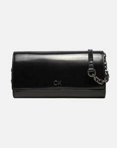 CALVIN KLEIN CK DAILY LG TRIFOLD XBODY_SHINY (Dimensiuni: 18 x 9 cm.)