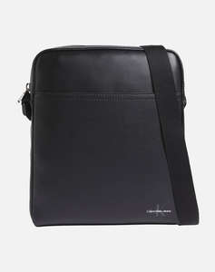 CALVIN KLEIN MONOGRAM SOFT REPORTER22 (Dimensiuni: 18 x 21 x 4 cm.)