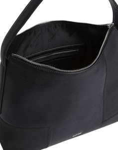 CALVIN KLEIN CK BLOCK SHOULDER BAG_NUBUCK ( Dimensiuni: 33 x 26 x 14 cm)