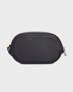 KARL LAGERFELD ESSENTIAL LOGO CAMERA BAG ( Dimensiuni: 21 x 13 x 7 cm)