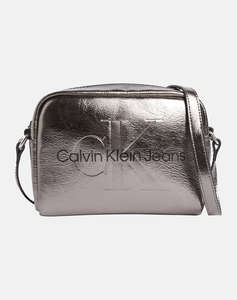 CALVIN KLEIN SCULPTED CAMERA BAG TUM ( Dimensiuni: 18 x 14 x 7 cm.)