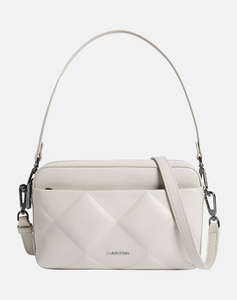 CALVIN KLEIN DIAMOND QUILT CAMERA BAG W/PKT ( Dimensiuni: 23 x 15 x 7.5 cm)