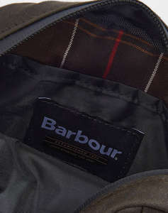 BARBOUR FIELD WAX CROSSBODY BAG GEANTA CROSS BODY (Dimensiuni: 18.5 x 15 x 6 cm.)