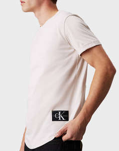 CALVIN KLEIN BADGE ROUND HEM TEE