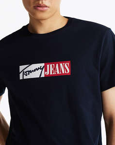 TOMMY JEANS TJM SLIM ENTRY GRAPHIC TEE EXT