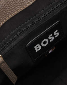 BOSS Anett Saddle 10269623 01 (Dimensiuni: 29 x 21 x 9cm.)